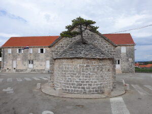 Kostol svätého Petra v Nerežišćach na ostrove Brač