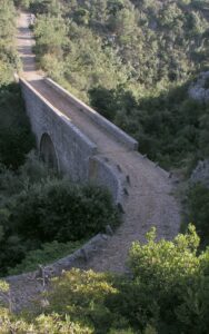 Most Franje Josipa na ostrove Brač – kamenný most bez rieky